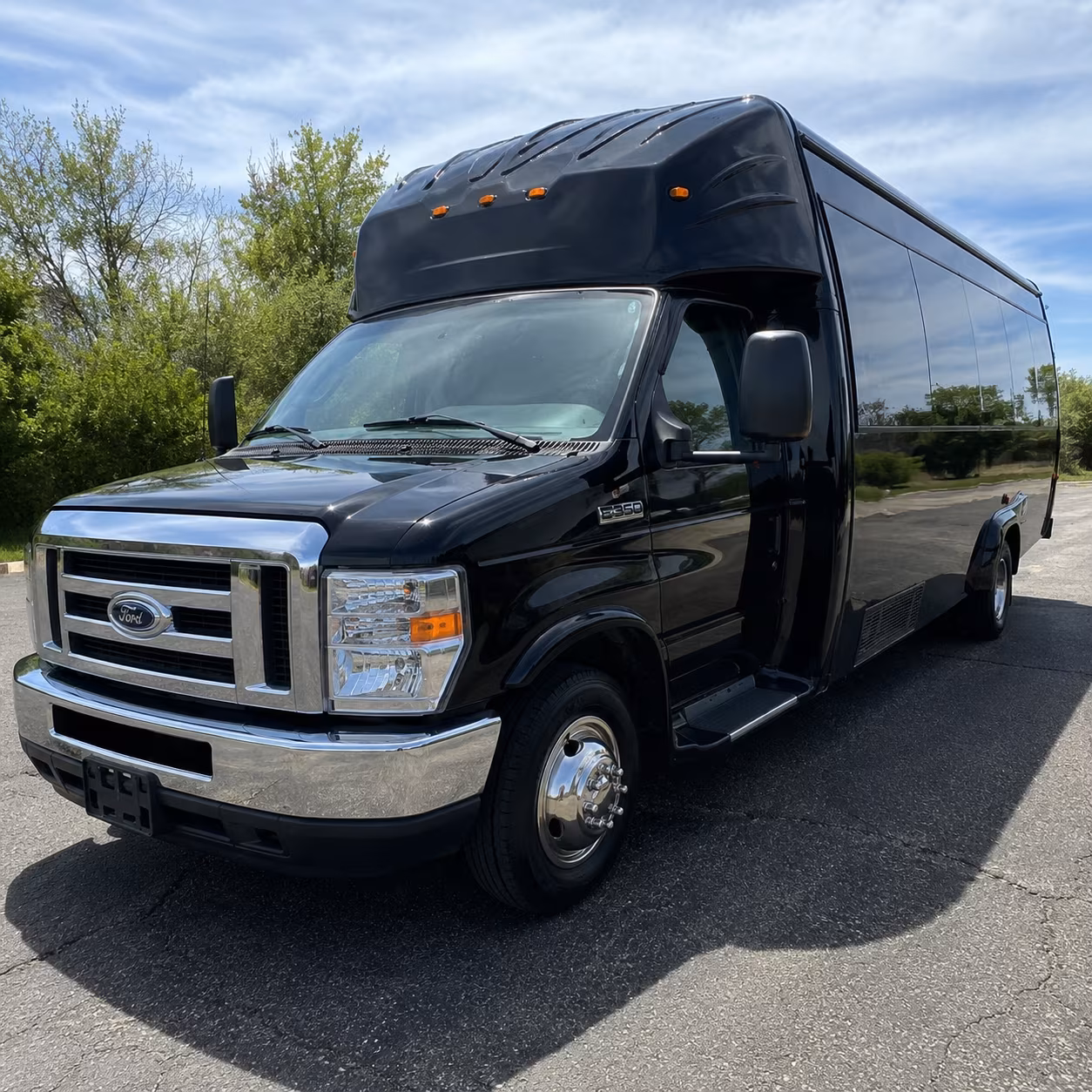 Morristown Winery Tour & Pub Crawl Transportation party bus exterior