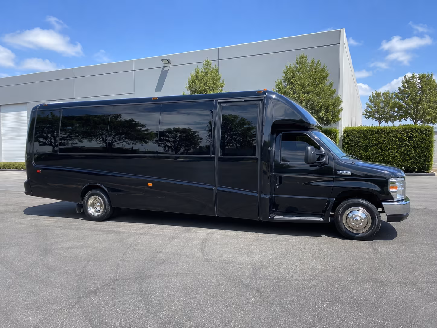 Plainfield Winery Tour & Pub Crawl Transportation